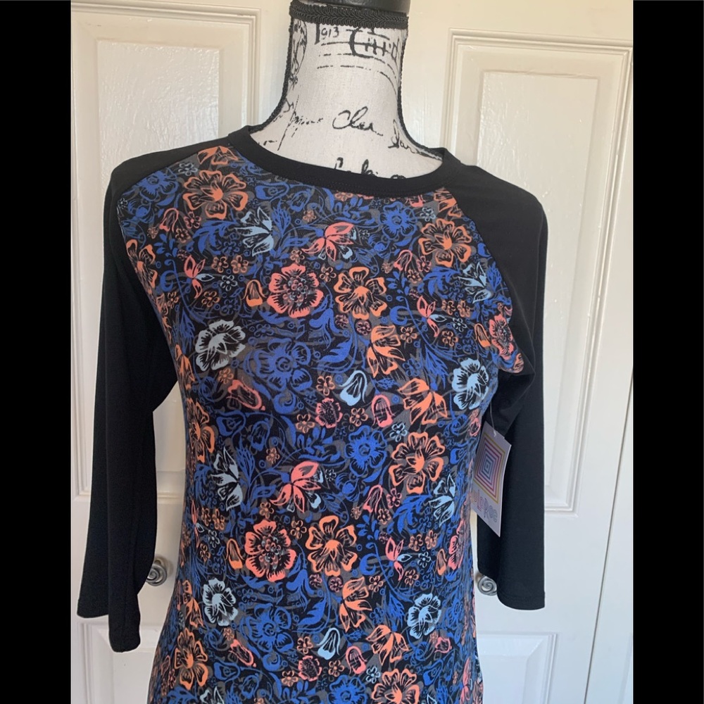 LulaRoe Randy Baseball t-shirt - Picture 2 of 6